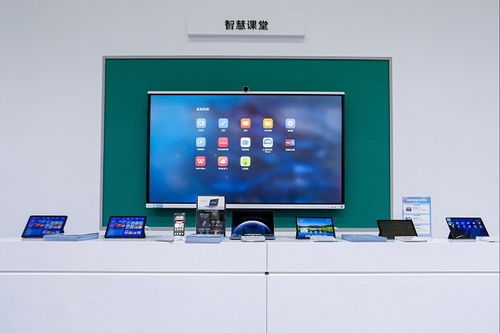 智慧教育新篇章 華為擎云亮相第七屆深圳教育裝備博覽會，展示計算機軟硬件及輔助設備一體化解決方案
